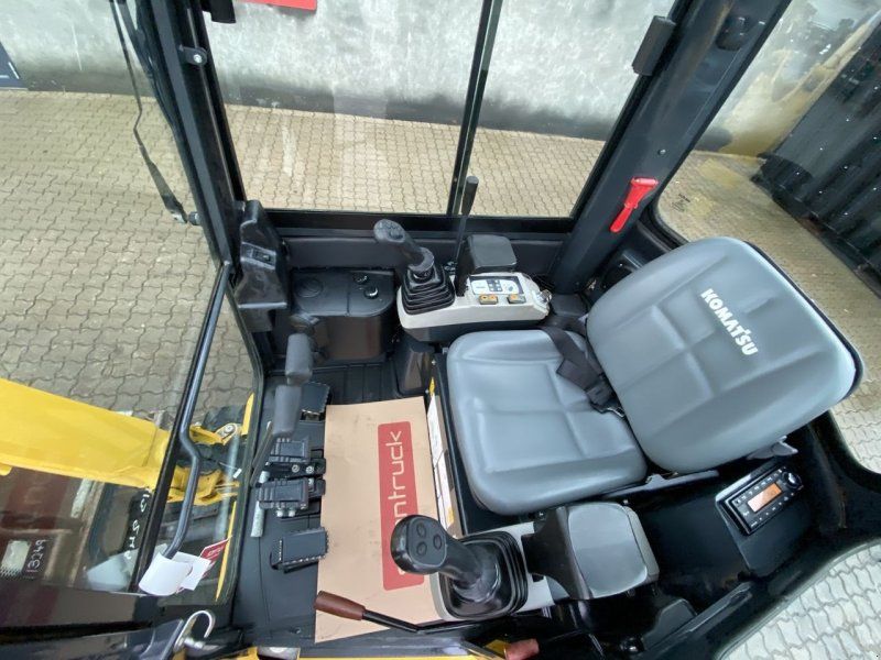 Komatsu PC16R-3HS