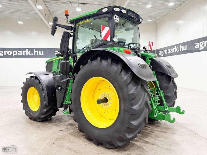 John Deere 6R 230