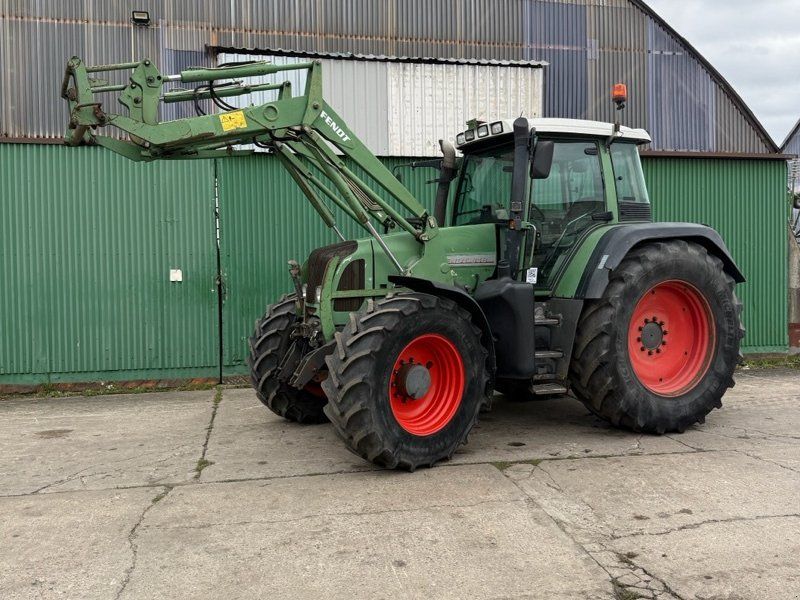 Fendt Vario 818 TMS mit Frontlader