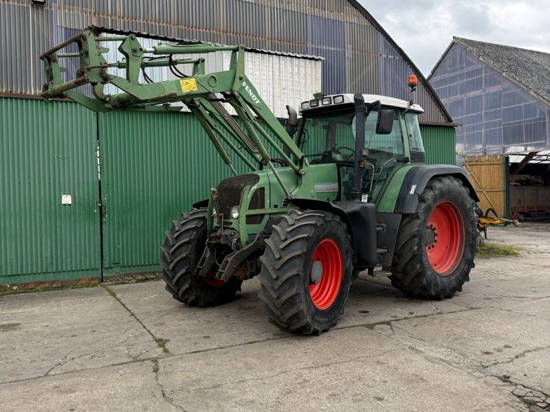 Fendt Vario 818 TMS mit Frontlader