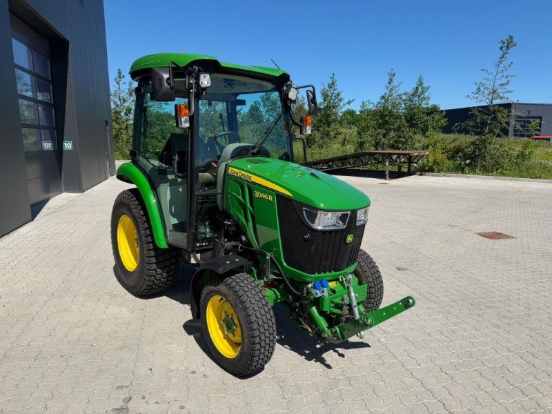 John Deere 3046R