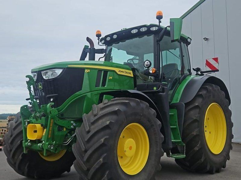 John Deere 6R 215
