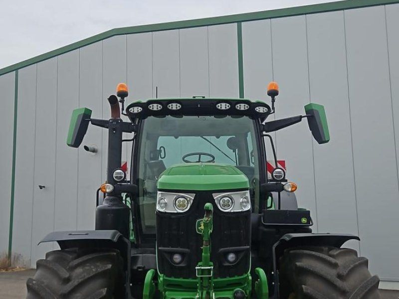 John Deere 6R 215