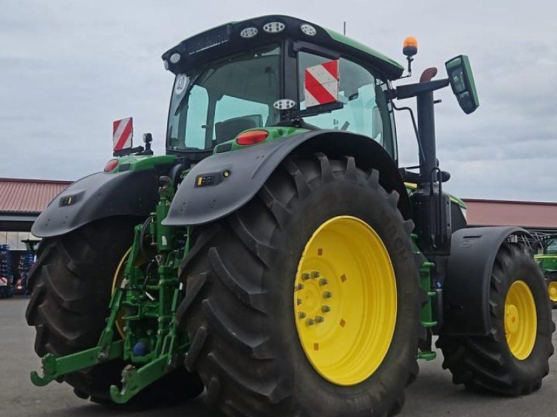 John Deere 6R 215