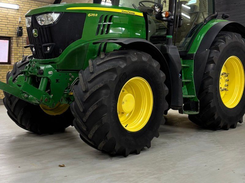 John Deere 6215R