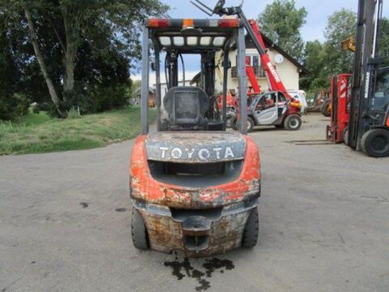 Toyota 8FDF25 Tripl-Freihub 4,7m Seitenschieber