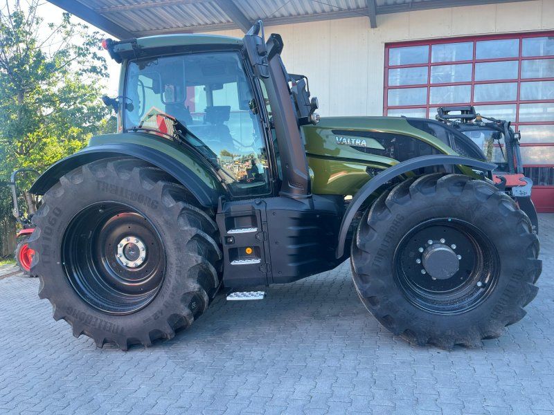 Valtra T215D