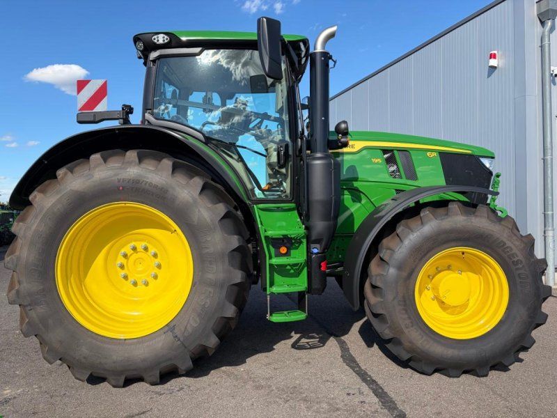 John Deere 6R 195