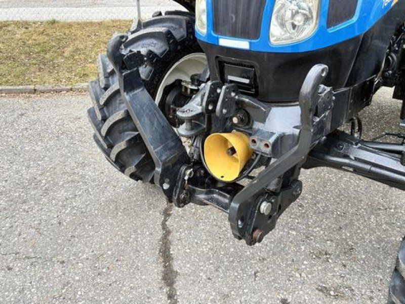 New Holland T6020 Delta