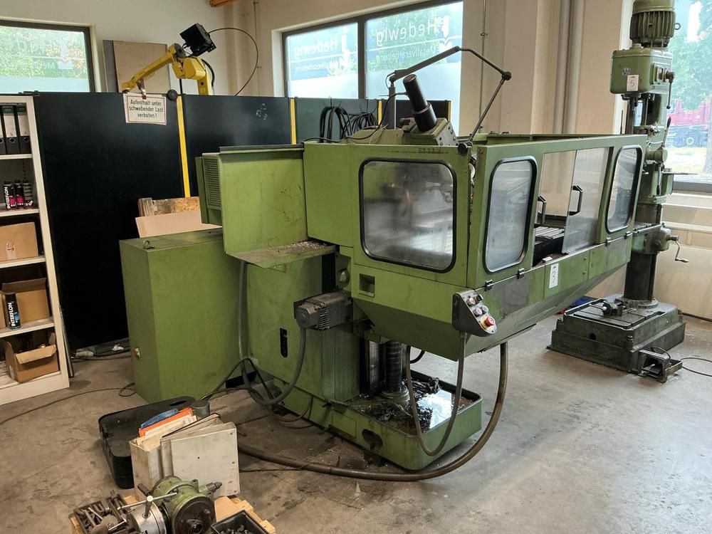Deckel FP 4A CNC-Universalfräsmaschine