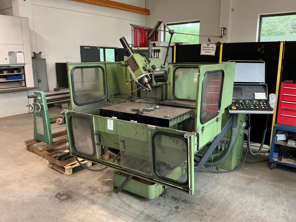 Deckel FP 4A CNC-Universalfräsmaschine