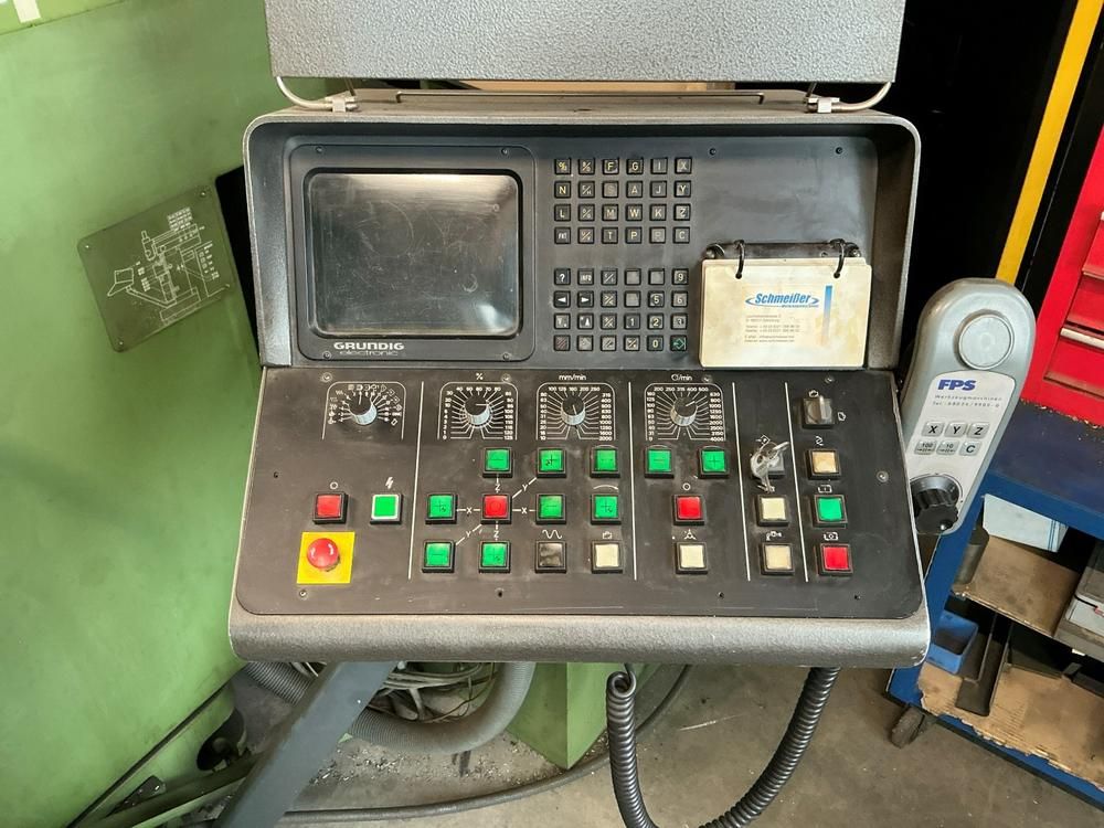 Deckel FP 4A CNC-Universalfräsmaschine