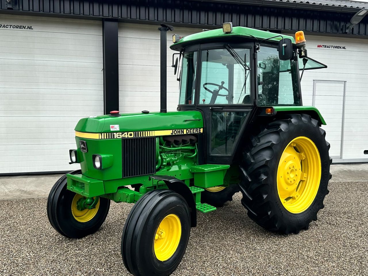 John Deere 1640