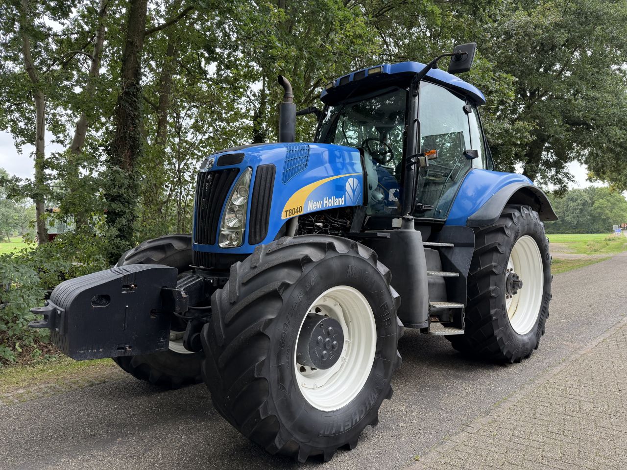 New Holland T8040