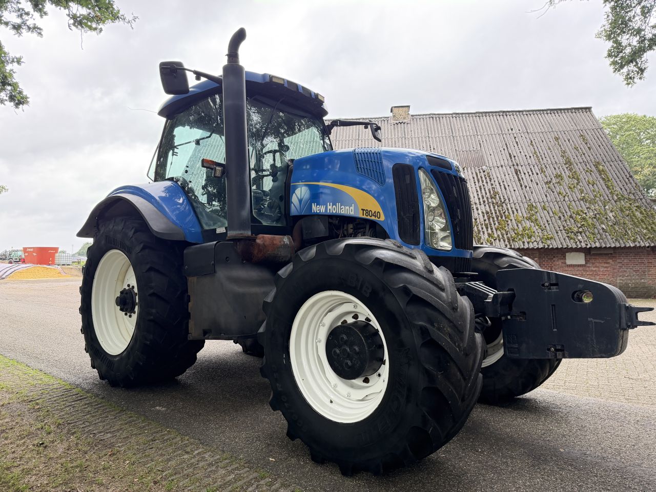 New Holland T8040