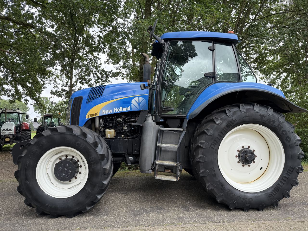 New Holland T8040