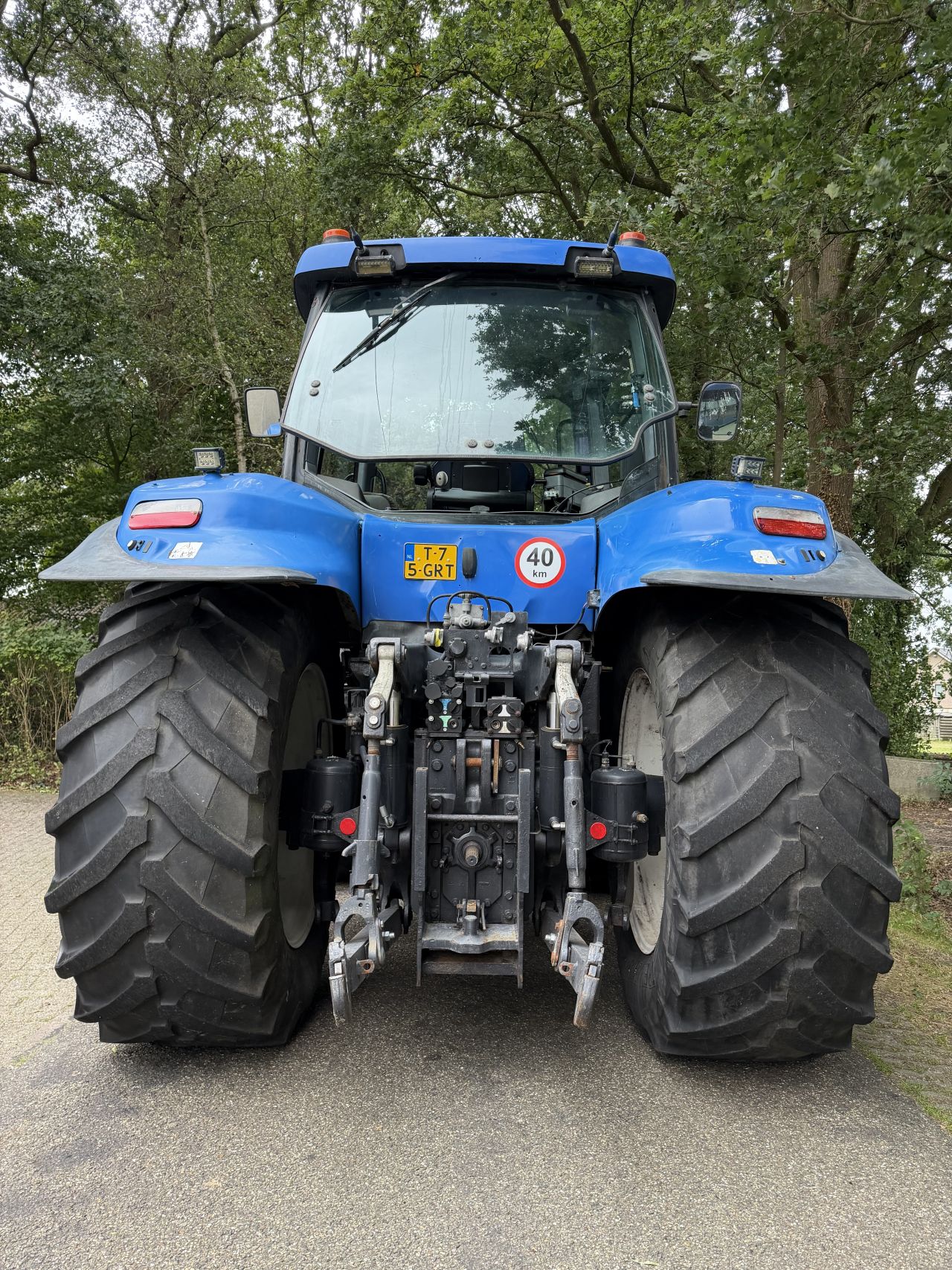 New Holland T8040