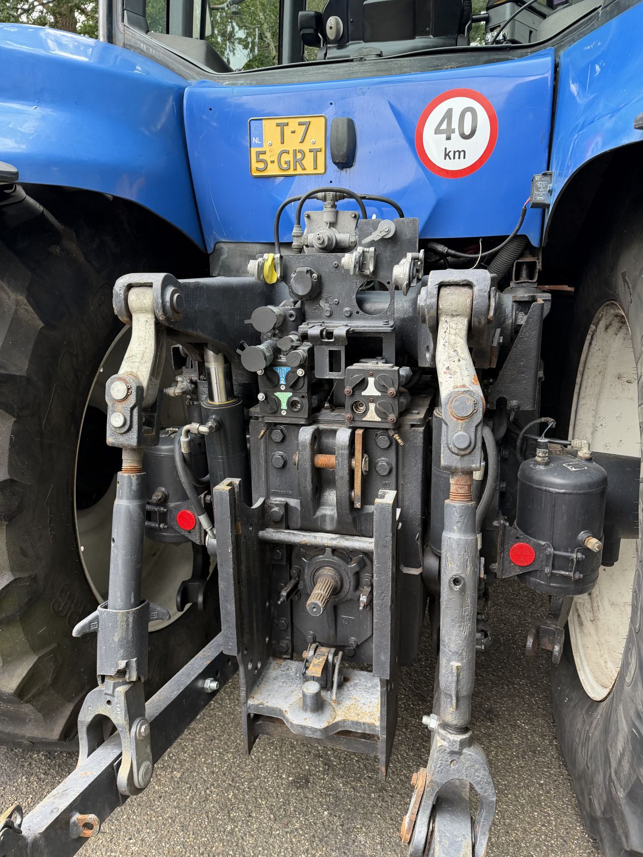 New Holland T8040