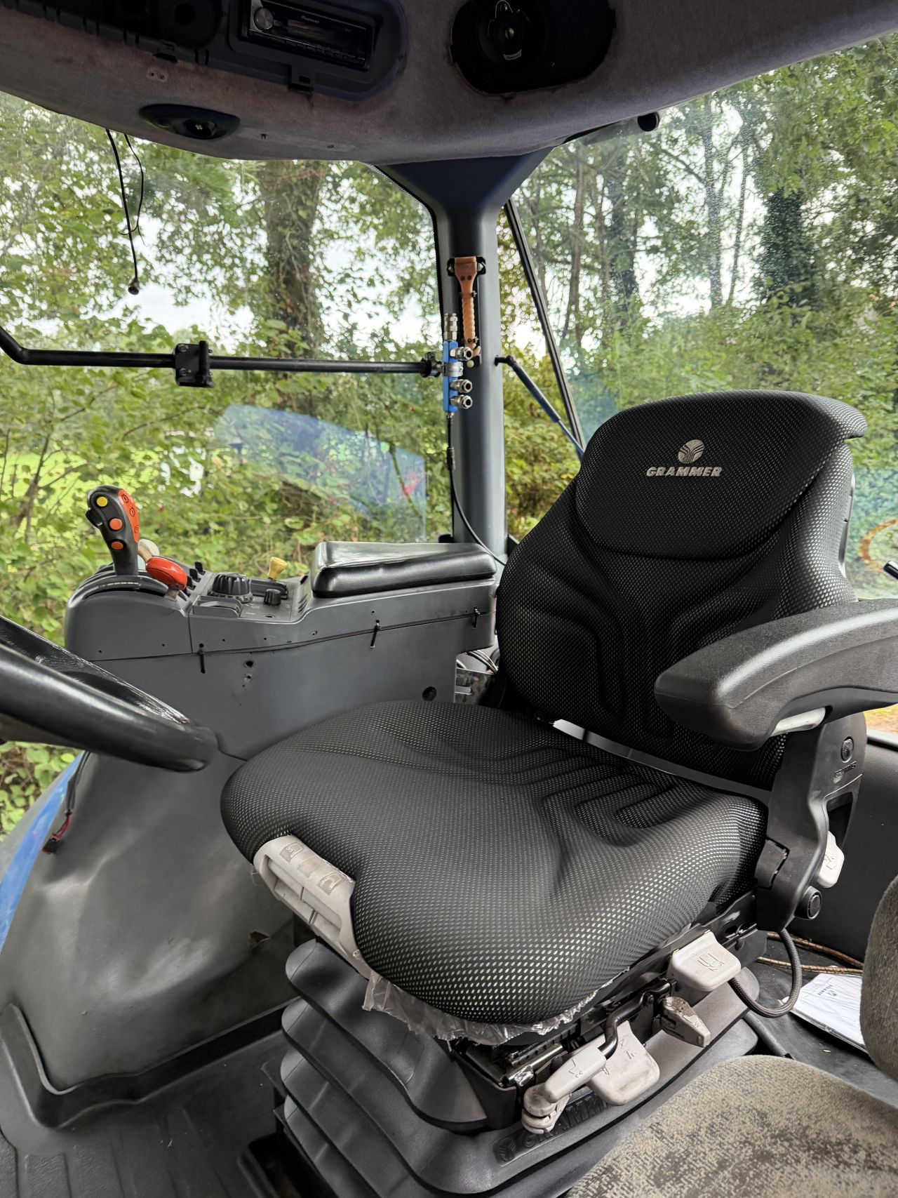 New Holland T8040