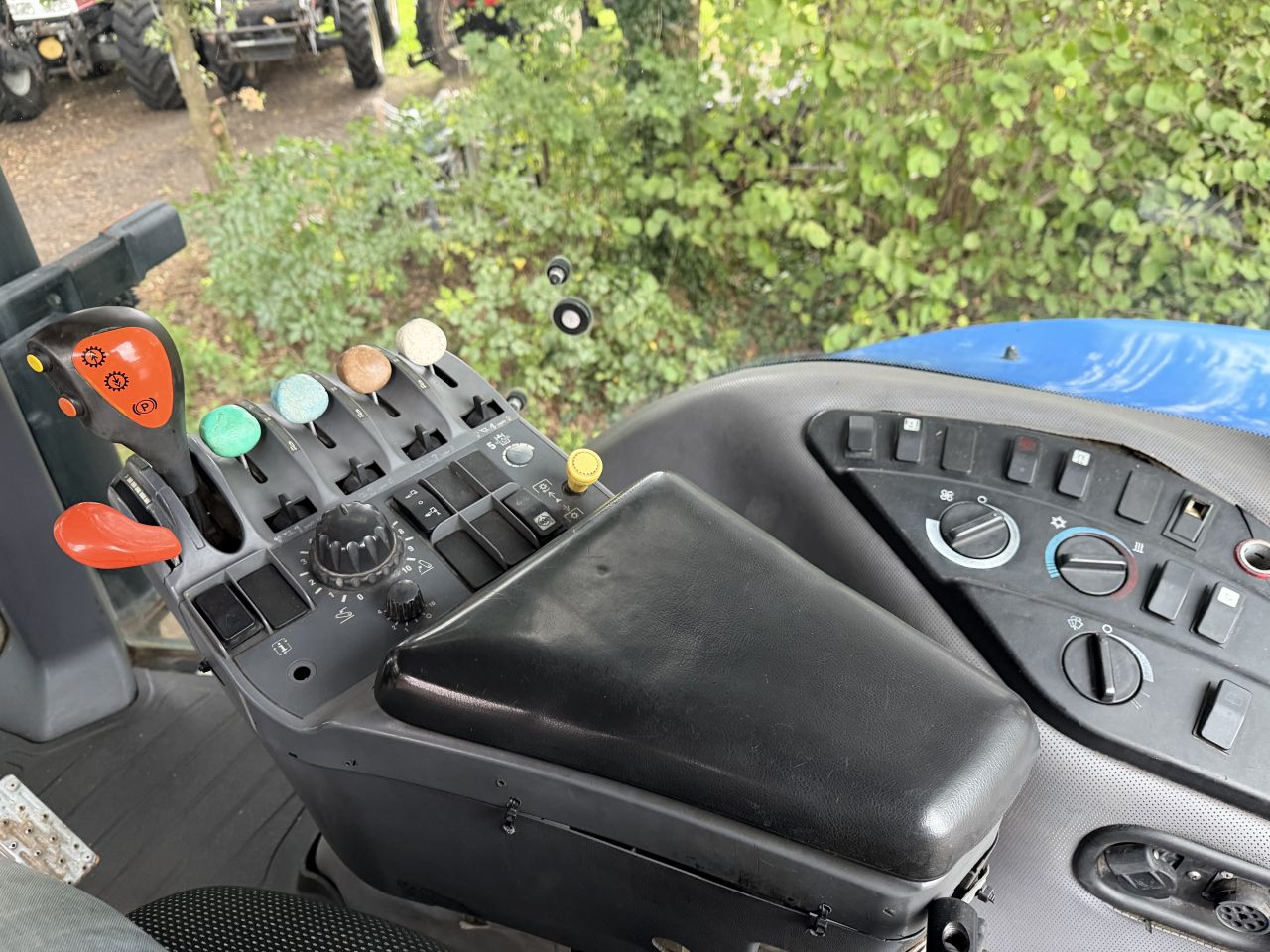 New Holland T8040