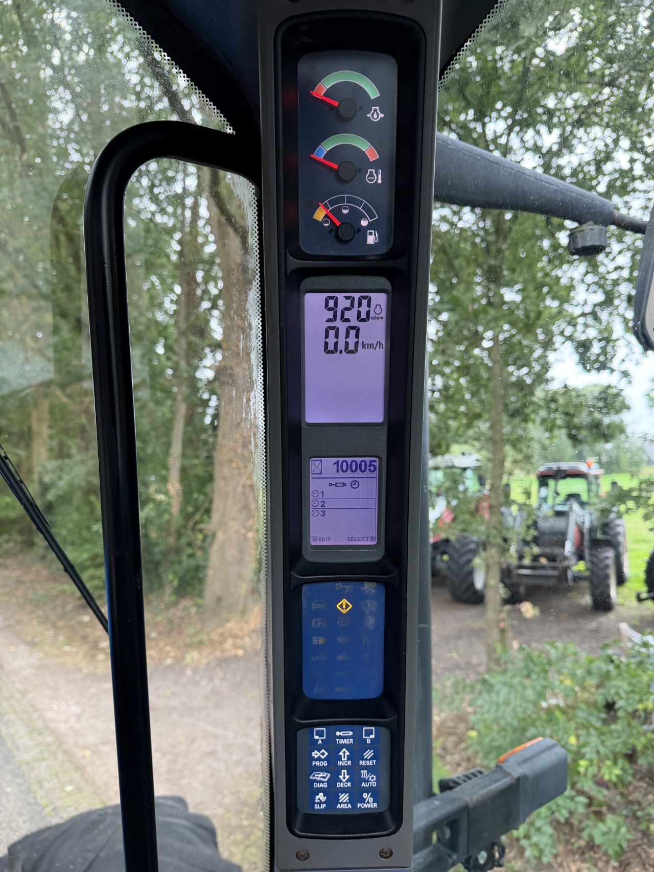 New Holland T8040
