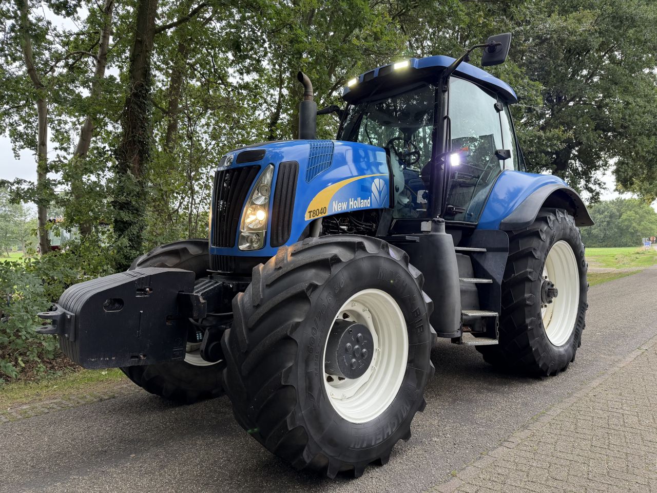 New Holland T8040