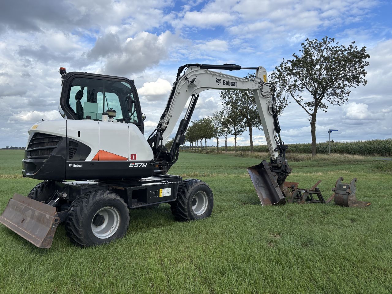 Bobcat E57W mobiele graafmachine doosan DX57W