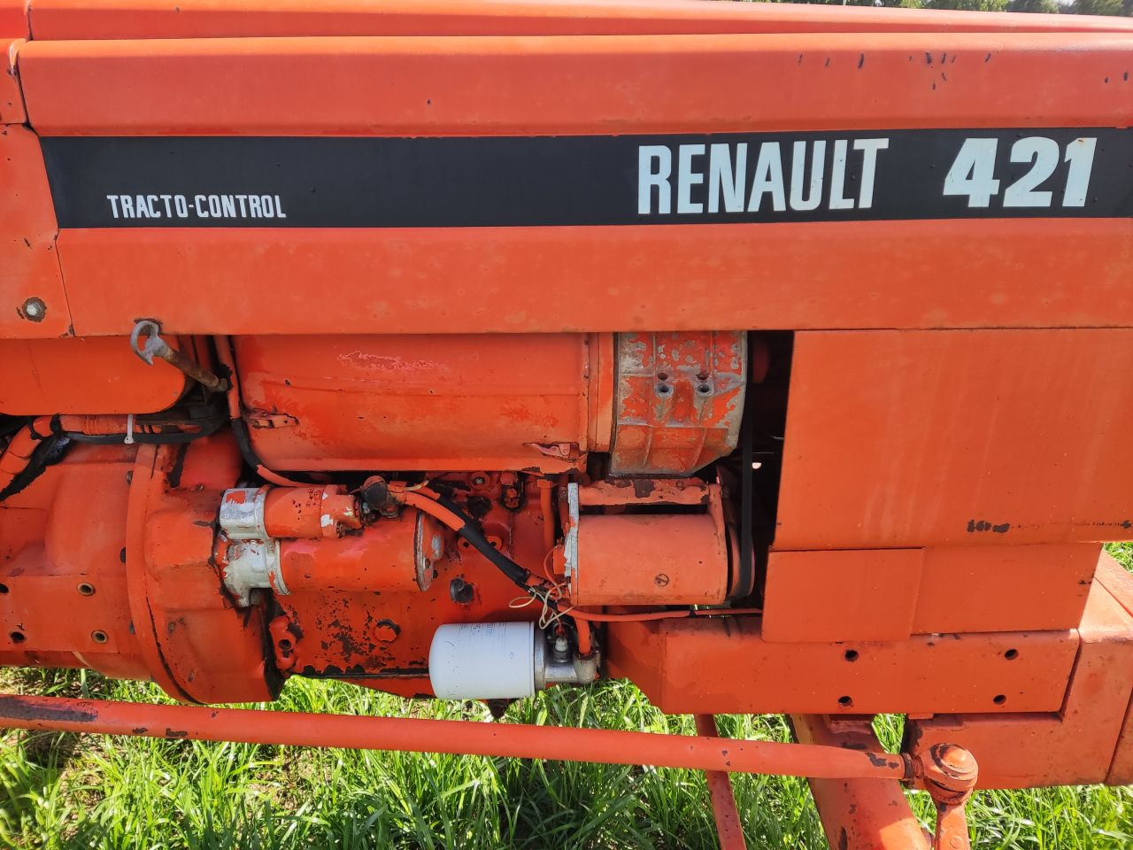 2 Renault tractoren (1 x type 421, 1 x type Super 3D (MWM))