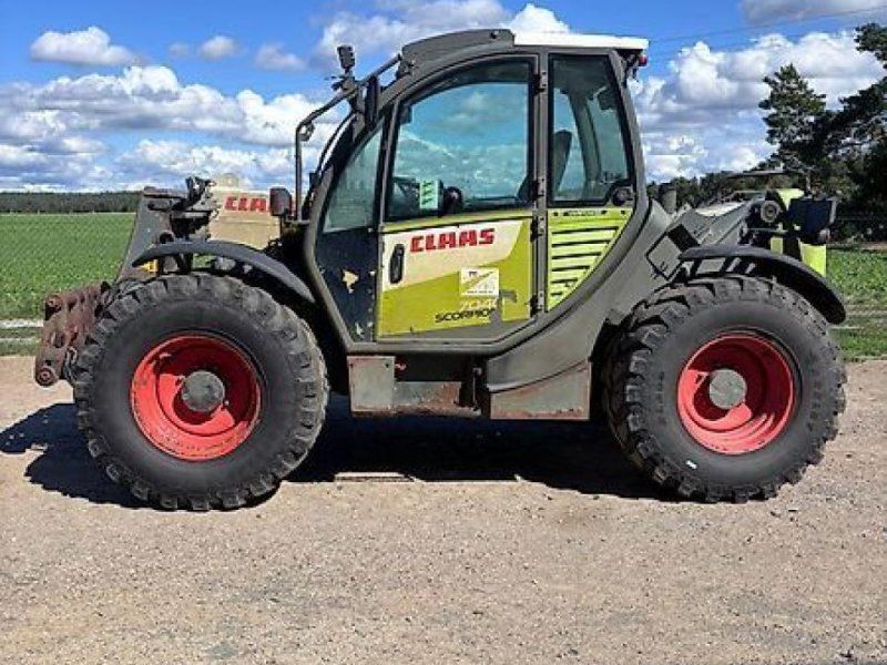 Claas scorpion 7040