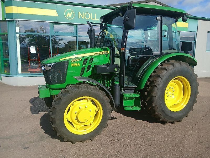 John Deere 5058 E