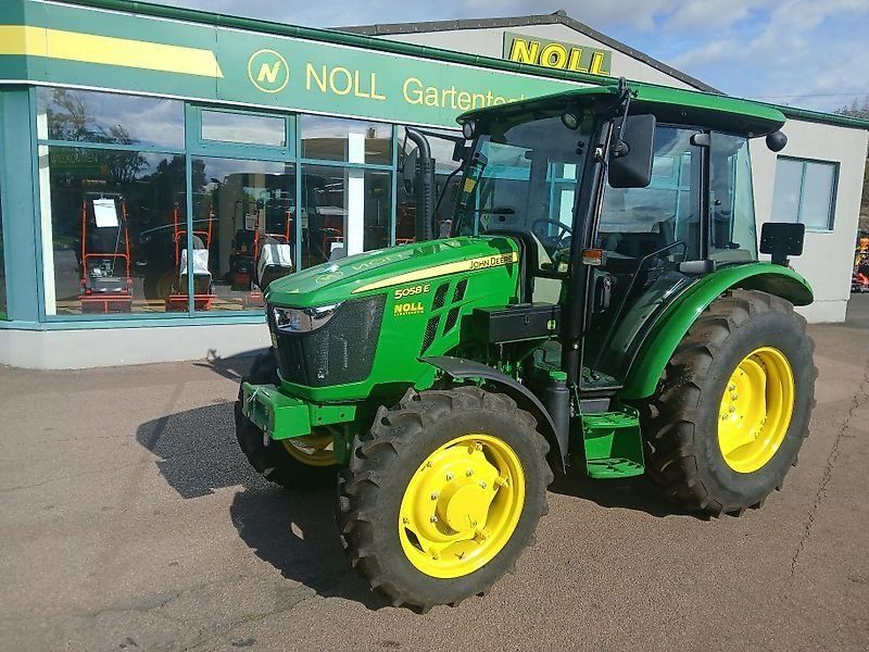 John Deere 5058 E