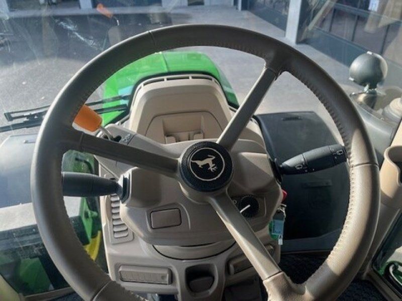 John Deere 6R 110