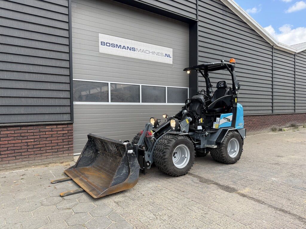 Giant G1500 L X-tra minishovel DEMO 2026 €520 LEASE