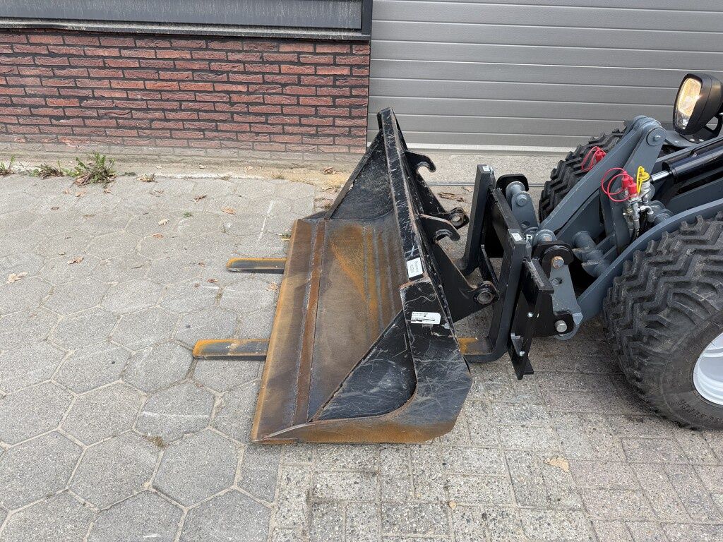Giant G1500 L X-tra minishovel DEMO 2026 €520 LEASE