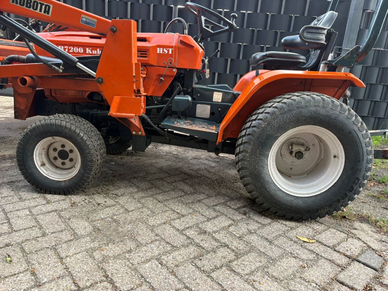 Kubota minitrekker met voorlader minishovel iseki yanmar