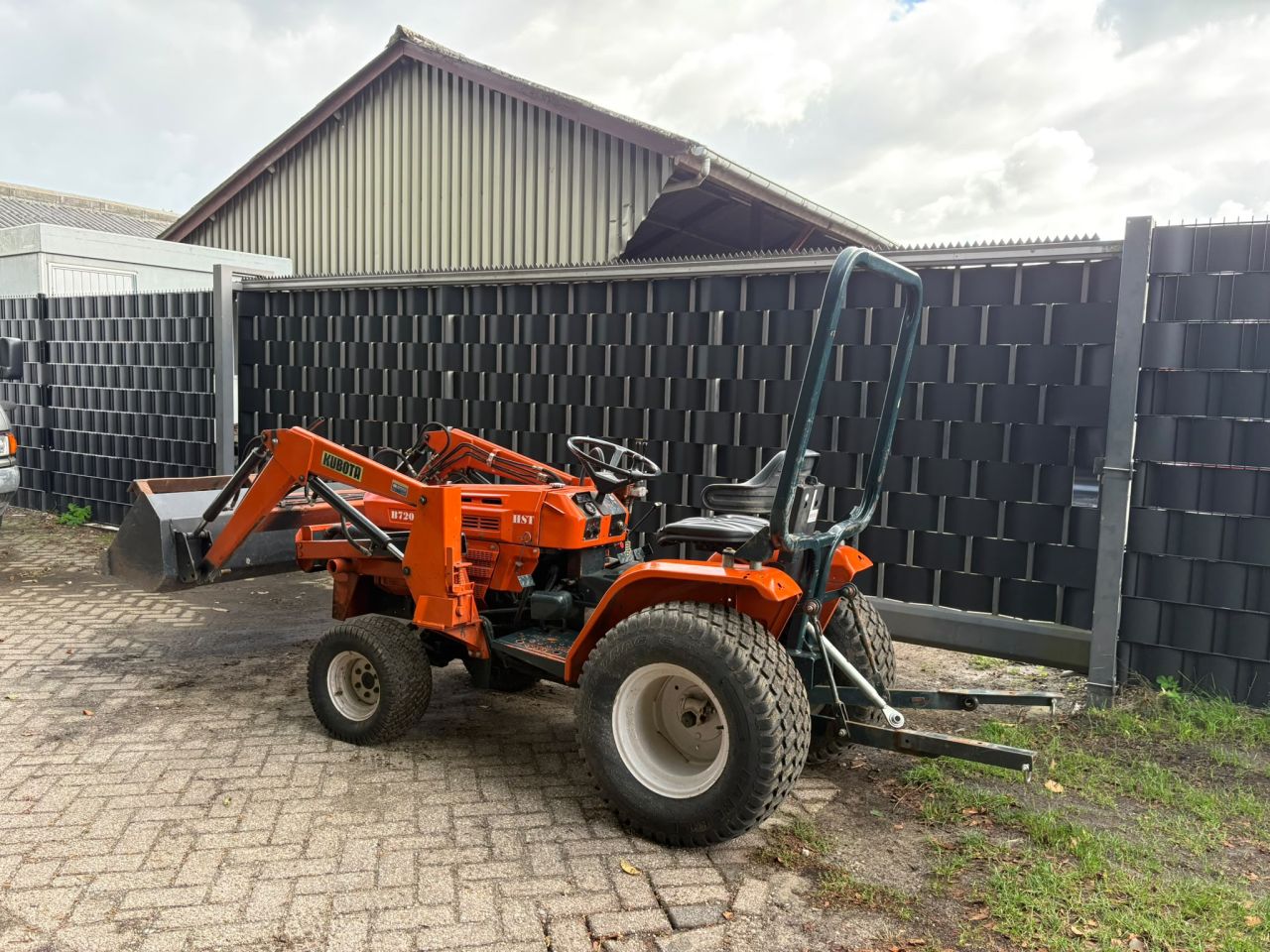 Kubota minitrekker met voorlader minishovel iseki yanmar