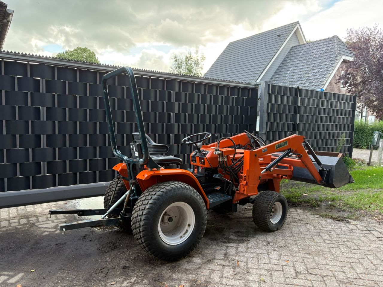 Kubota minitrekker met voorlader minishovel iseki yanmar