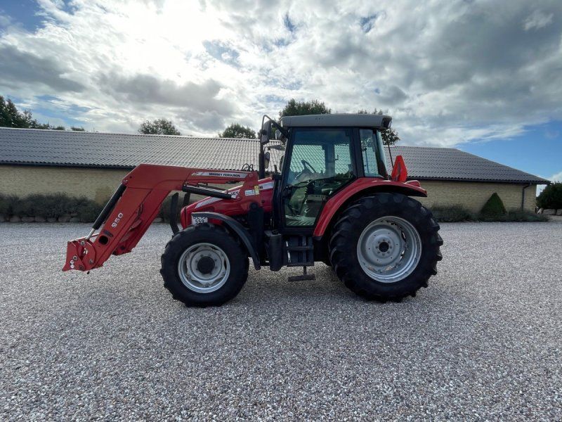 Massey Ferguson 5455 DYNA 4