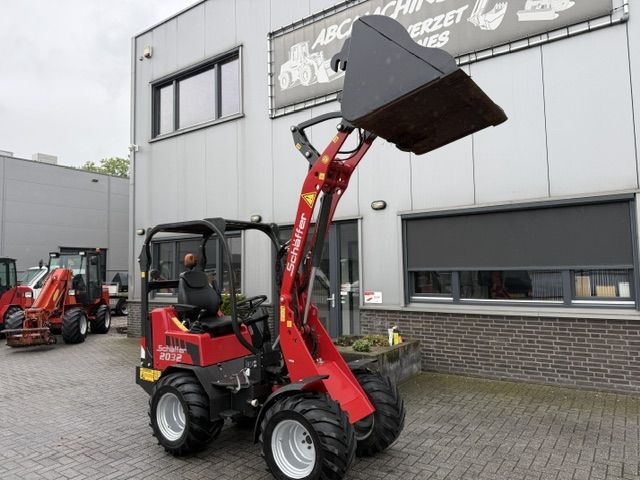 Schaffer 2032 Bj2019 3200u Minishovel Kniklader Giant Weidemann