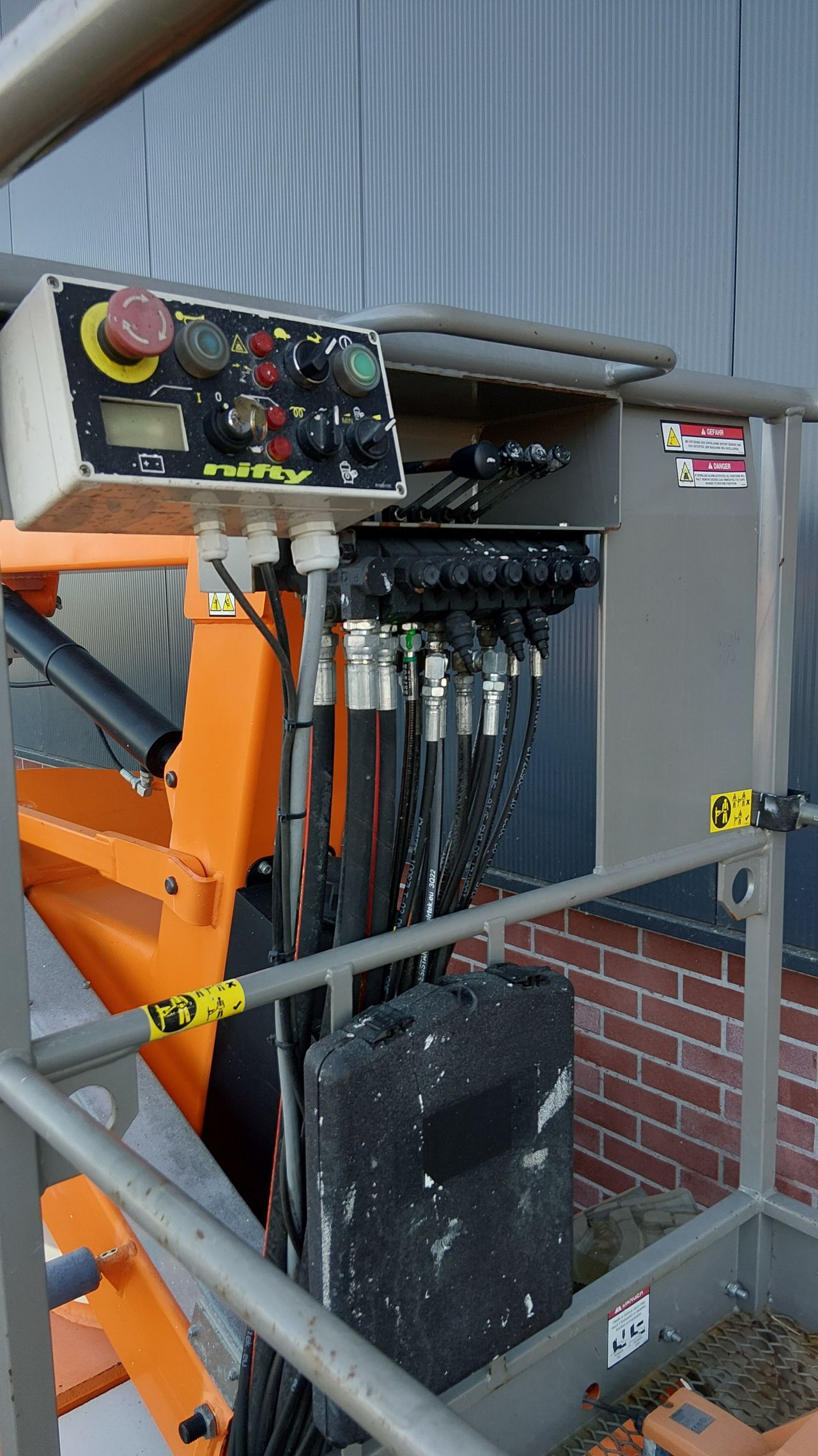 Nette Niftylift Hr12DE 4WD hybride nieuwe accus HR