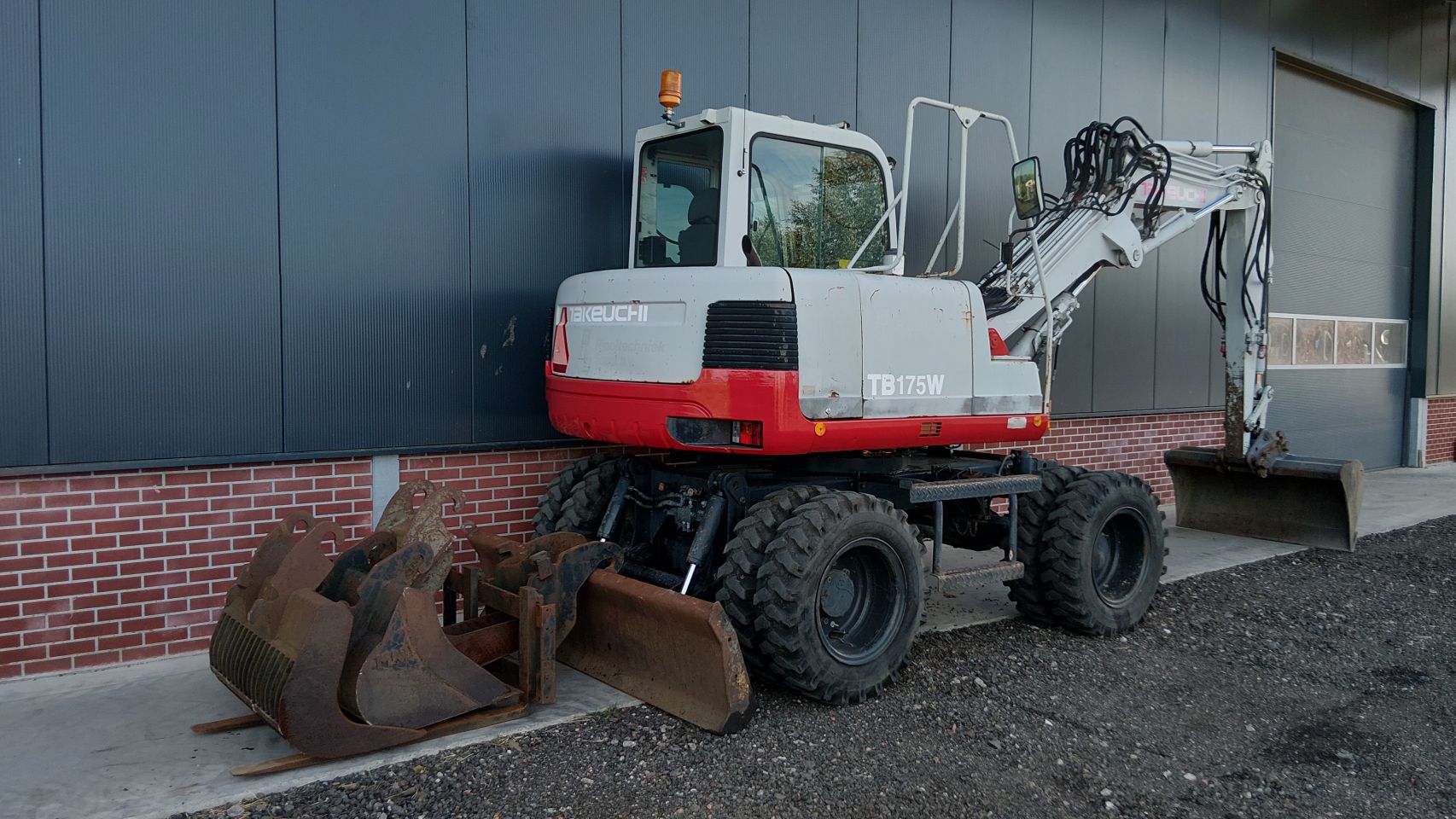 Complete Takeuchi TB175W mobiele sloop/sor/maai fu