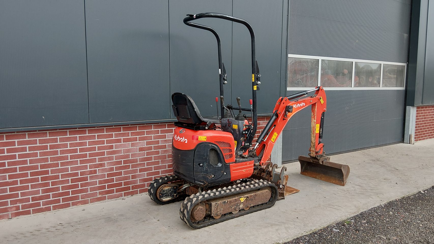 Nette Kubota U10-3 (bj2020) 3 bakken nieuwe rupsen