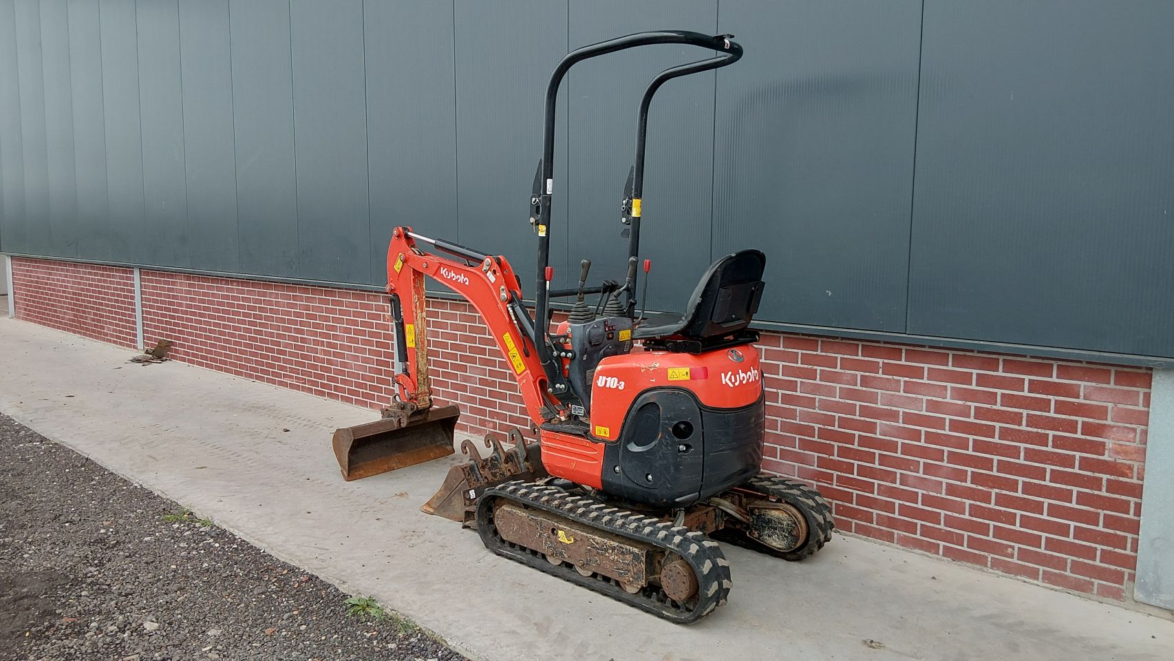 Nette Kubota U10-3 (bj2020) 3 bakken nieuwe rupsen