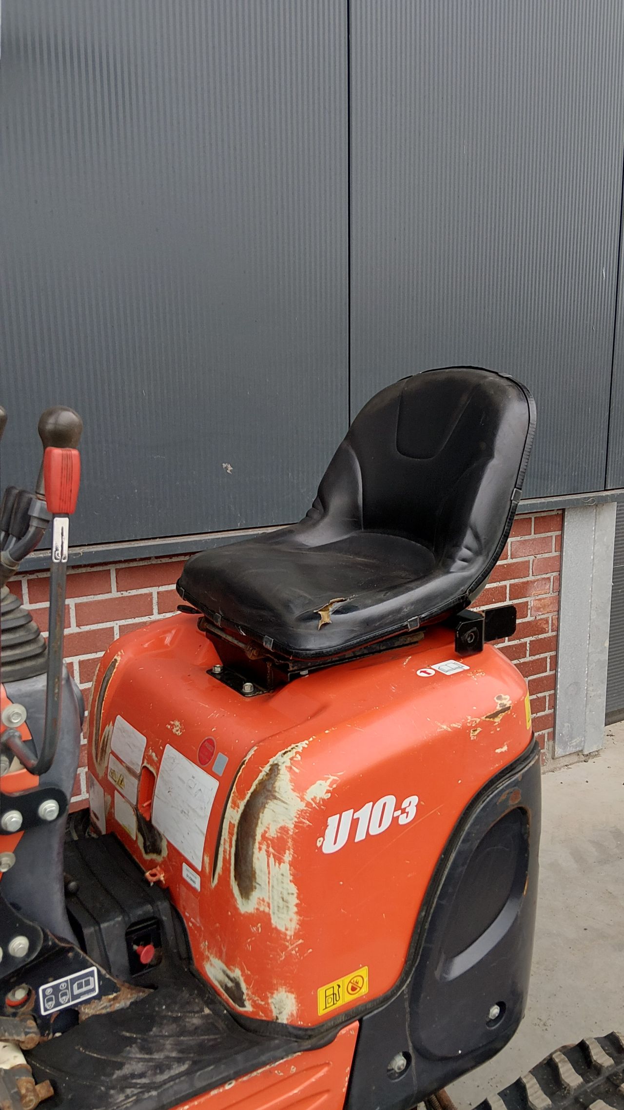 Nette Kubota U10-3 (bj2020) 3 bakken nieuwe rupsen