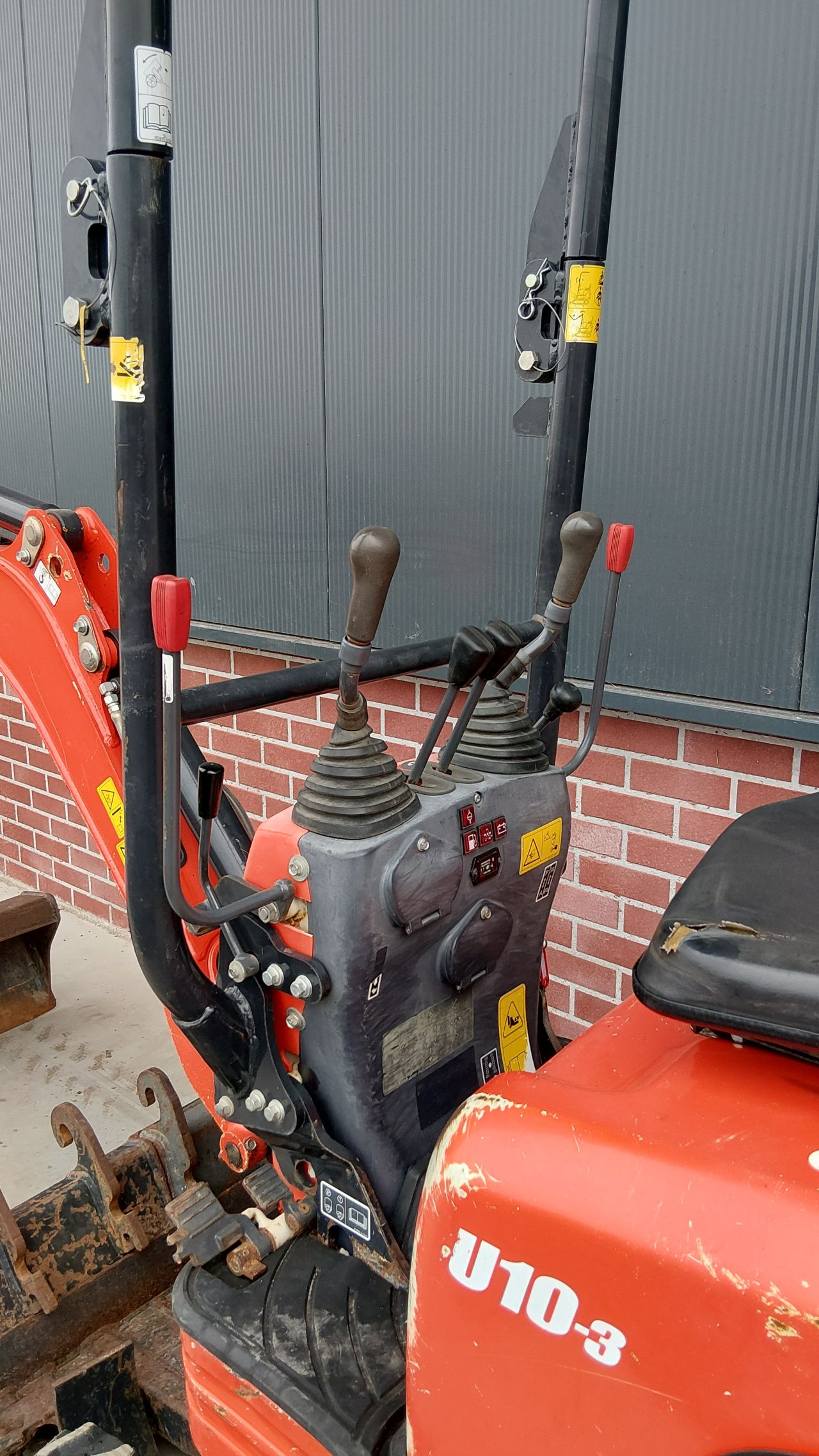 Nette Kubota U10-3 (bj2020) 3 bakken nieuwe rupsen