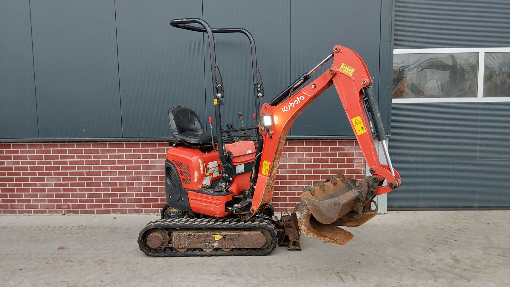 Nette Kubota U10-3 (bj2020) 3 bakken nieuwe rupsen