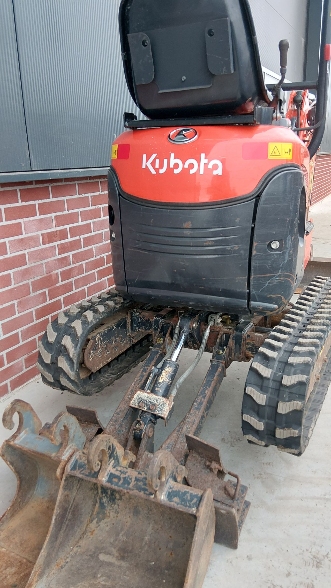 Nette Kubota U10-3 (bj2020) 3 bakken nieuwe rupsen