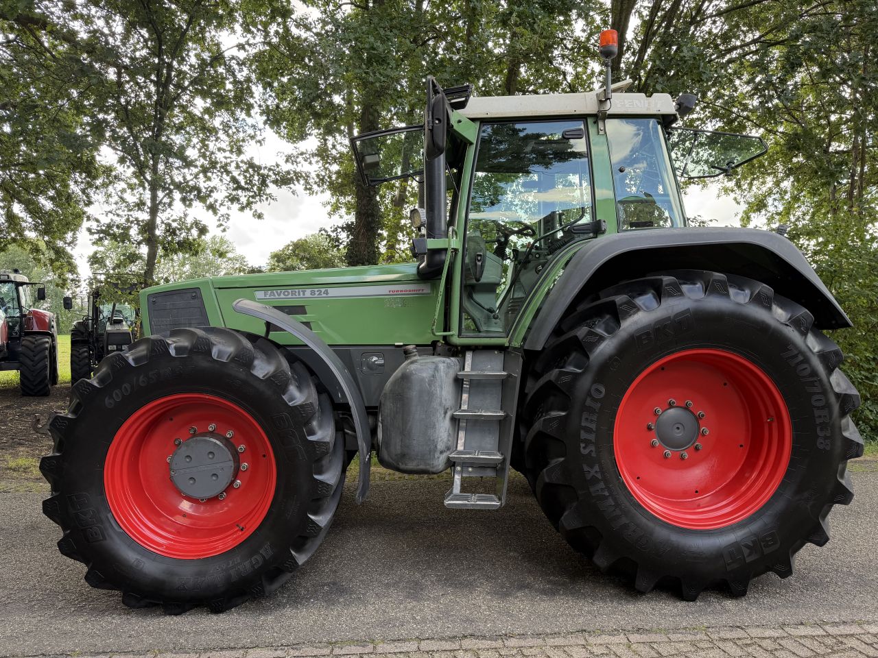 Fendt Favorit 824 Turboshift