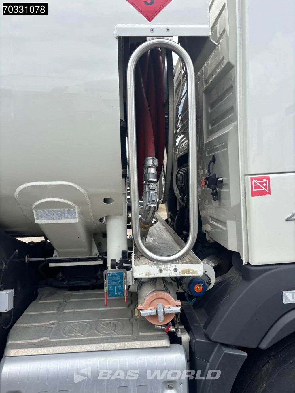 Volvo FM 370 6X2 LAG Fuel tanker 18.950 Liter 4 compartments Steering axle VEB Euro 6
