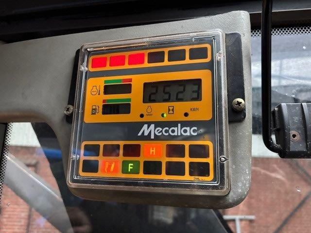 Mecalac 12 MXTbouwjaar 2004 12533 uur